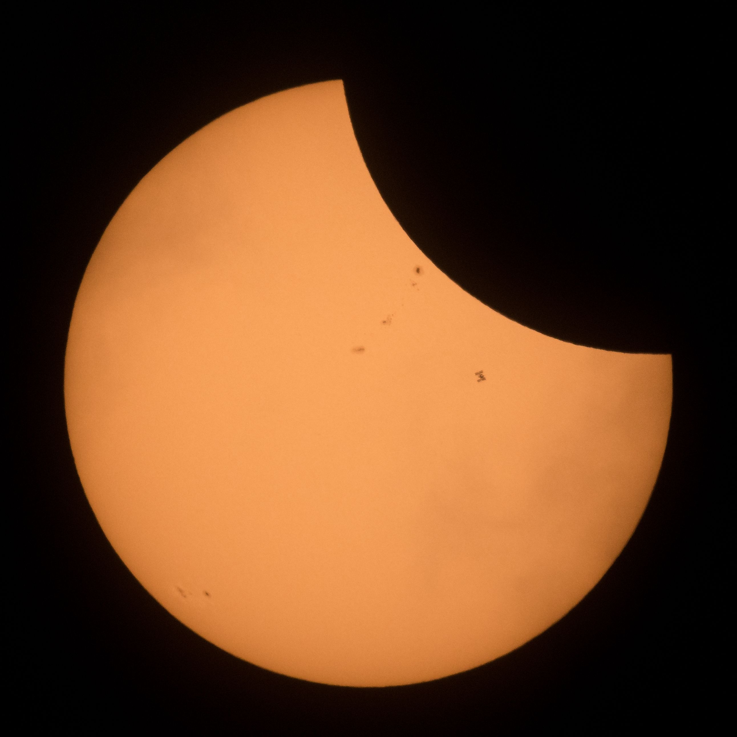 NASA captured photo and video of the ISS 'photobombing' today's solar eclipse: Digital Photography Review