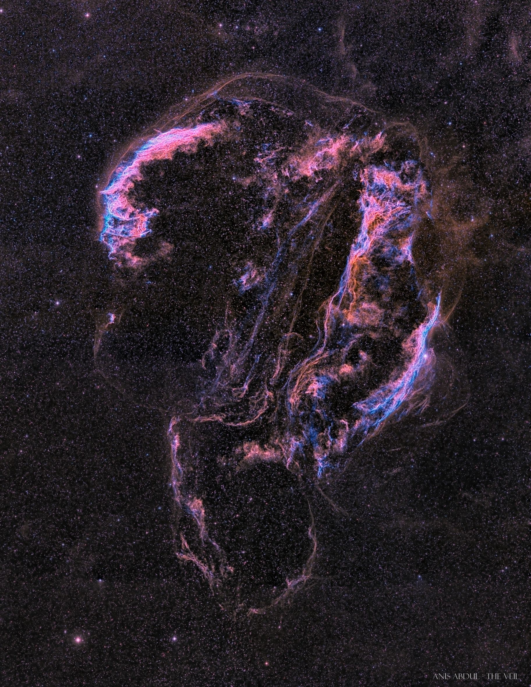 APOD: 2019 October 31 Ghostly Veil Nebula