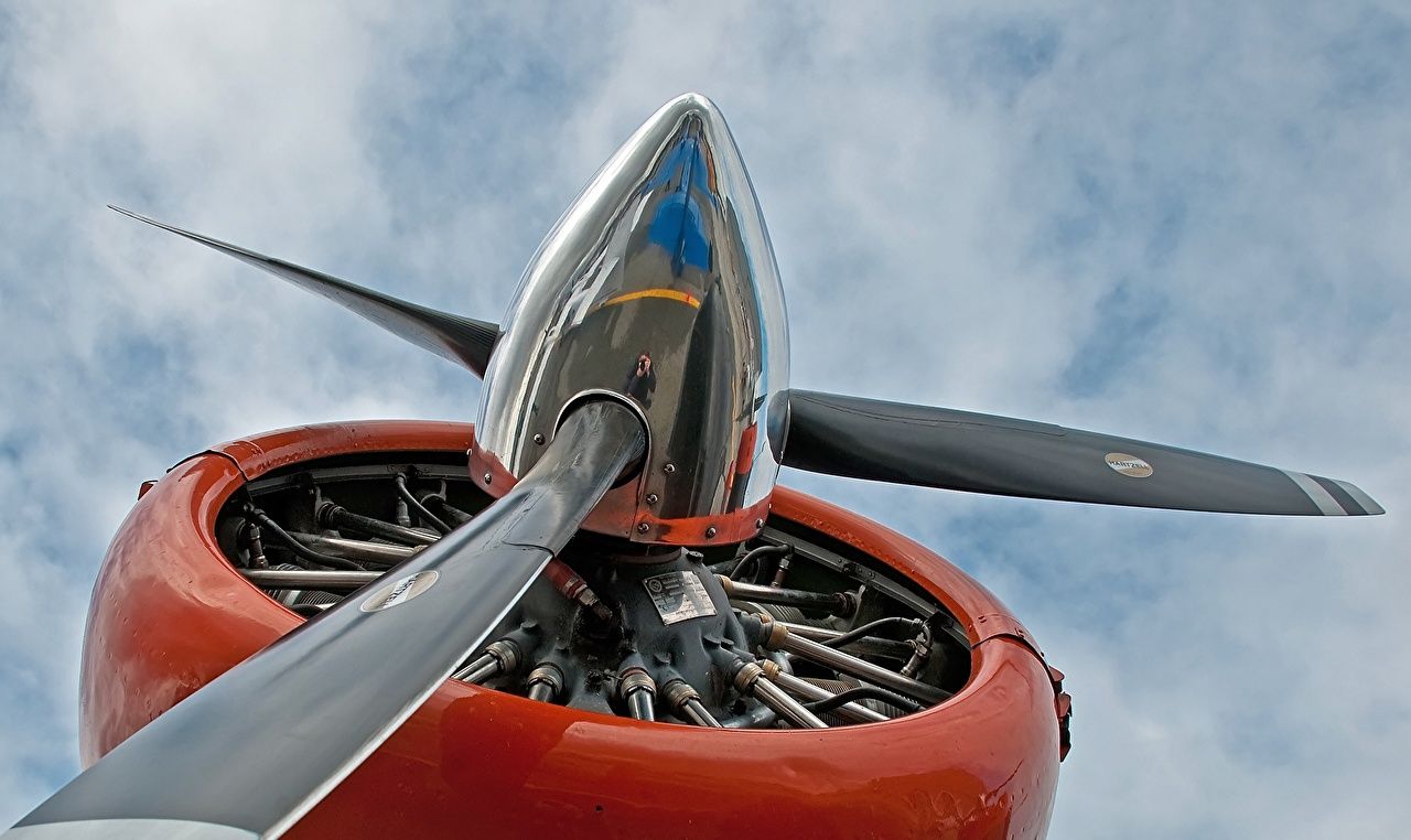 Wallpaper Airplane propeller Sky Closeup Aviation