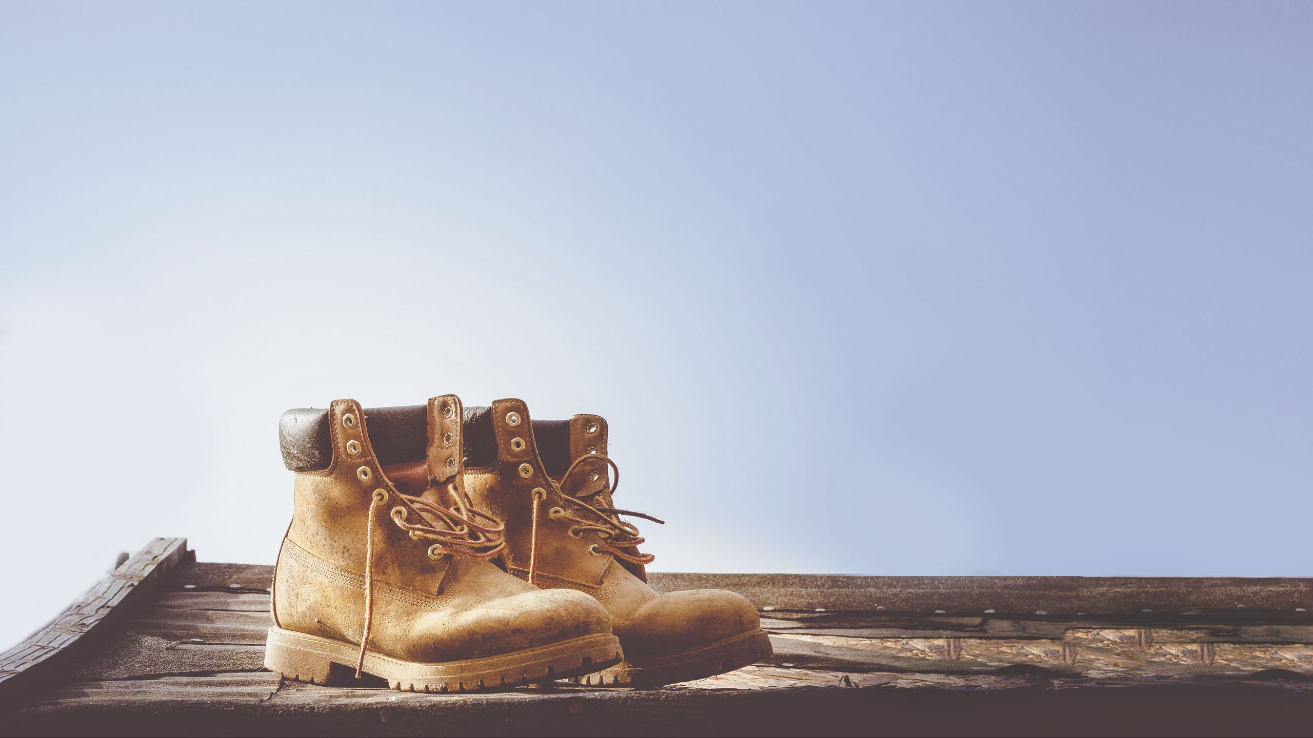 Download wallpaper 2560x1440 boots, shoes, style widescreen 16:9 HD background