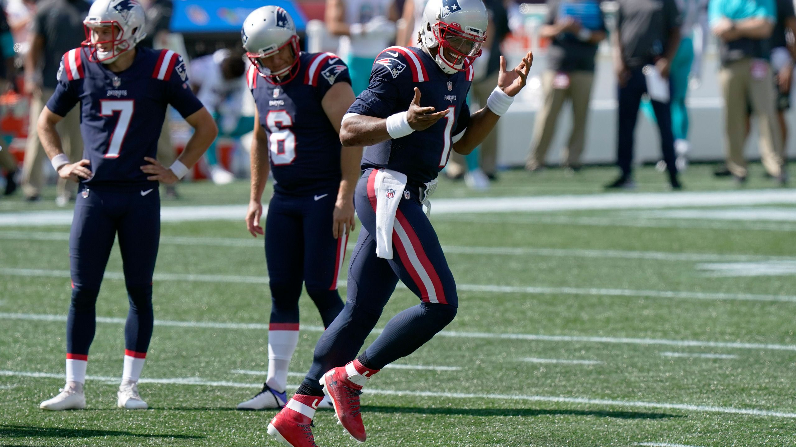 Newton Runs For 2 TDs, Patriots Hold Off Dolphins 21 11