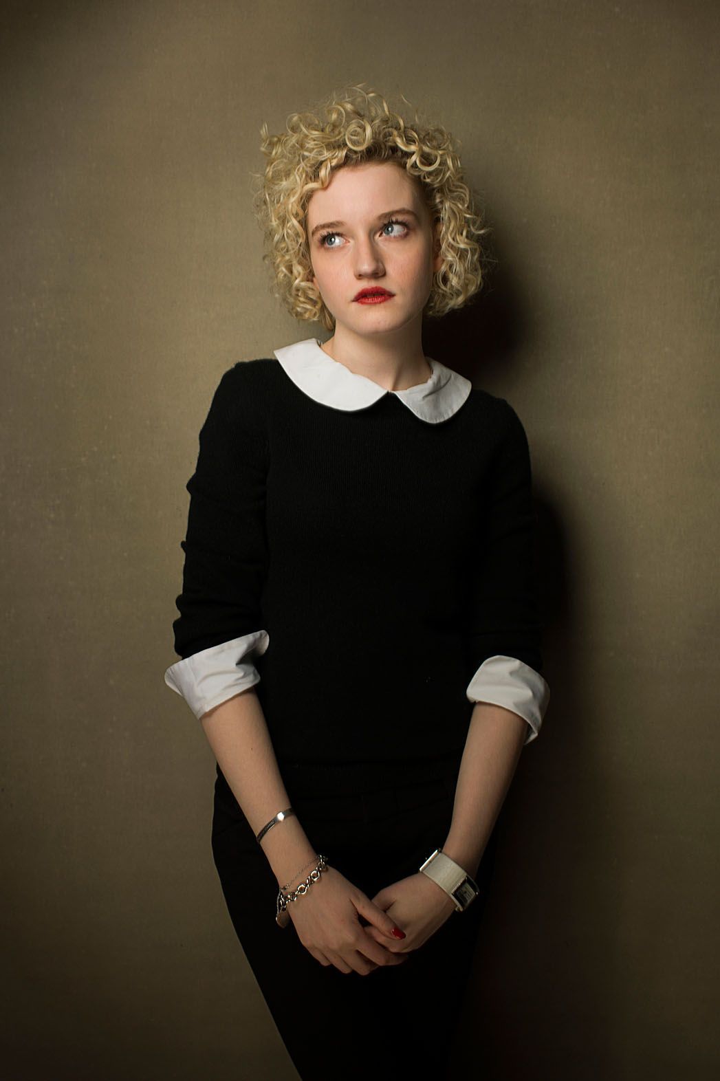 Best Julia Garner Latest Wallpaper And Hot Picture Collection