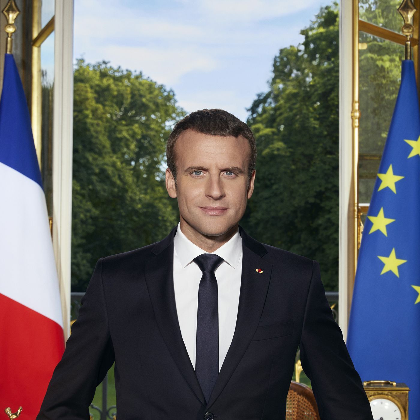 The French president's official photo features two smartphones