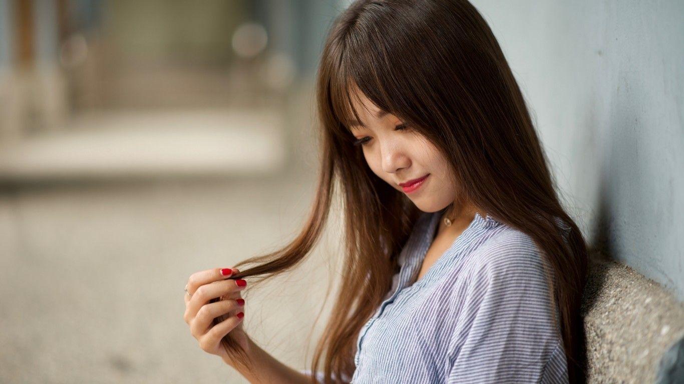 Download 1366x768 Asian Girl, Cute, Model, Woman, Red Lipstick, Long Hair Wallpaper for Laptop, Notebook