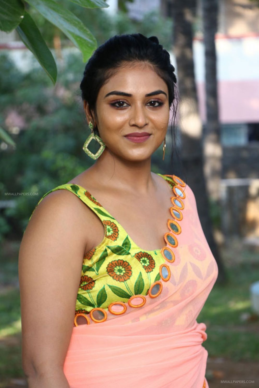 Indhuja Ravichandran HD Wallpaper (Desktop Background / Android / iPhone) (1080p, 4k) (1080x1620)