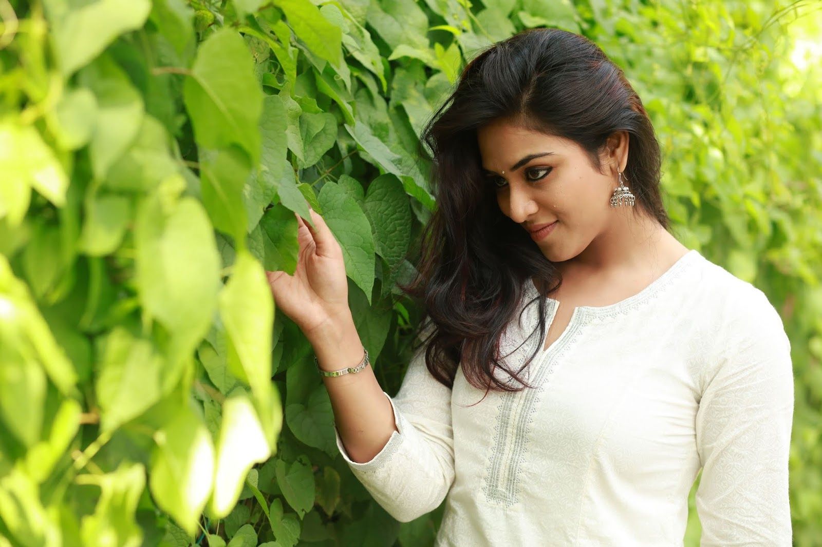 Indhuja Wallpaper