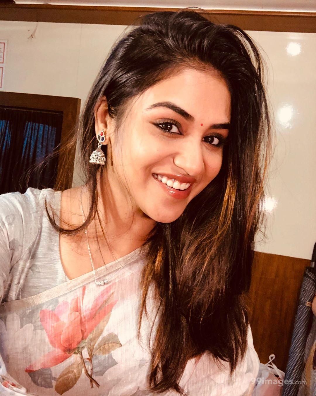 Indhuja Latest Beautiful HD Photo / HQ Wallpaper (4k, 1080p) (1080x1350)