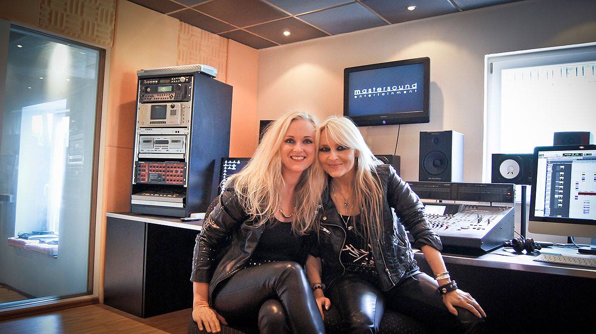 Hapfairy's World: Liv Kristine Announces Collaboration With Doro