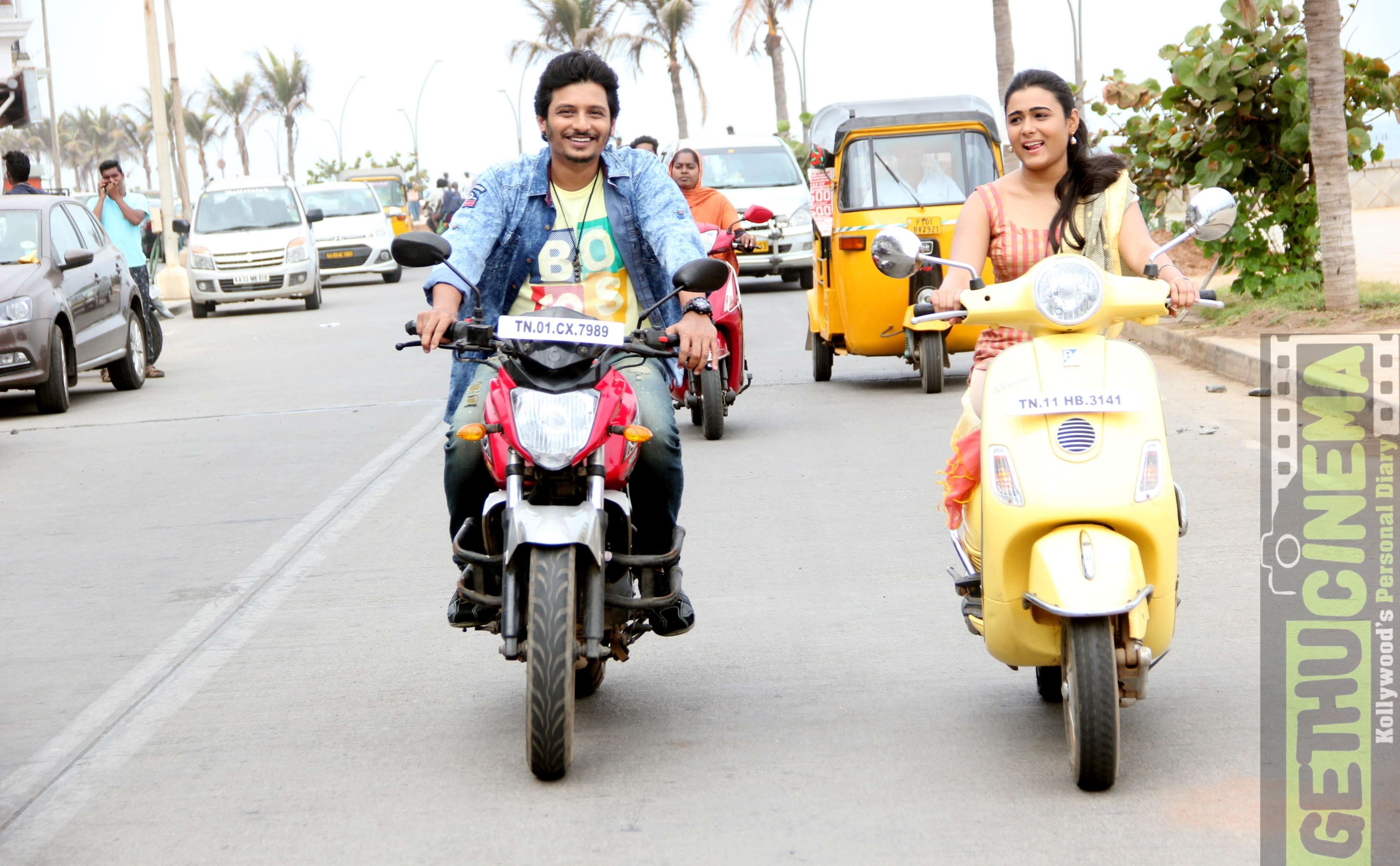 Gorilla Tamil Movie HD Stills. Jiiva Shalini Pandey Cinema. Tamil movies, Movies, Top movies