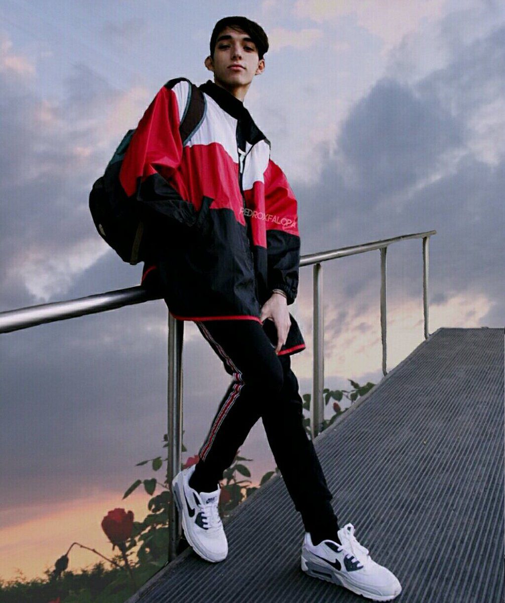 PEDRITOVM ROPA. El youtuber abrió un local de moda con un amigo y