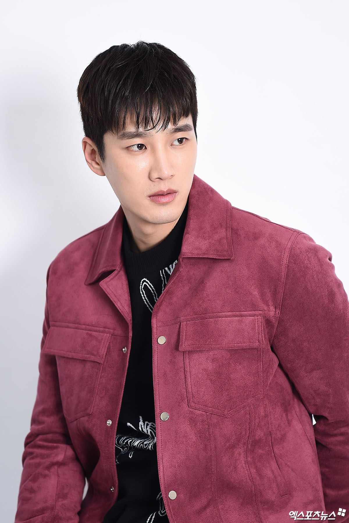 Ahn Bo Hyun Talks About Working With Park Seo Joon, His Family's Reaction To “Itaewon Class, ” And More