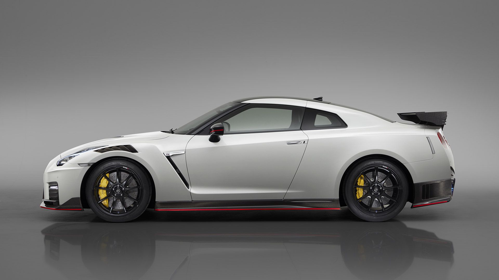 Nissan GT R Nismo Wallpaper, Specs & Videos
