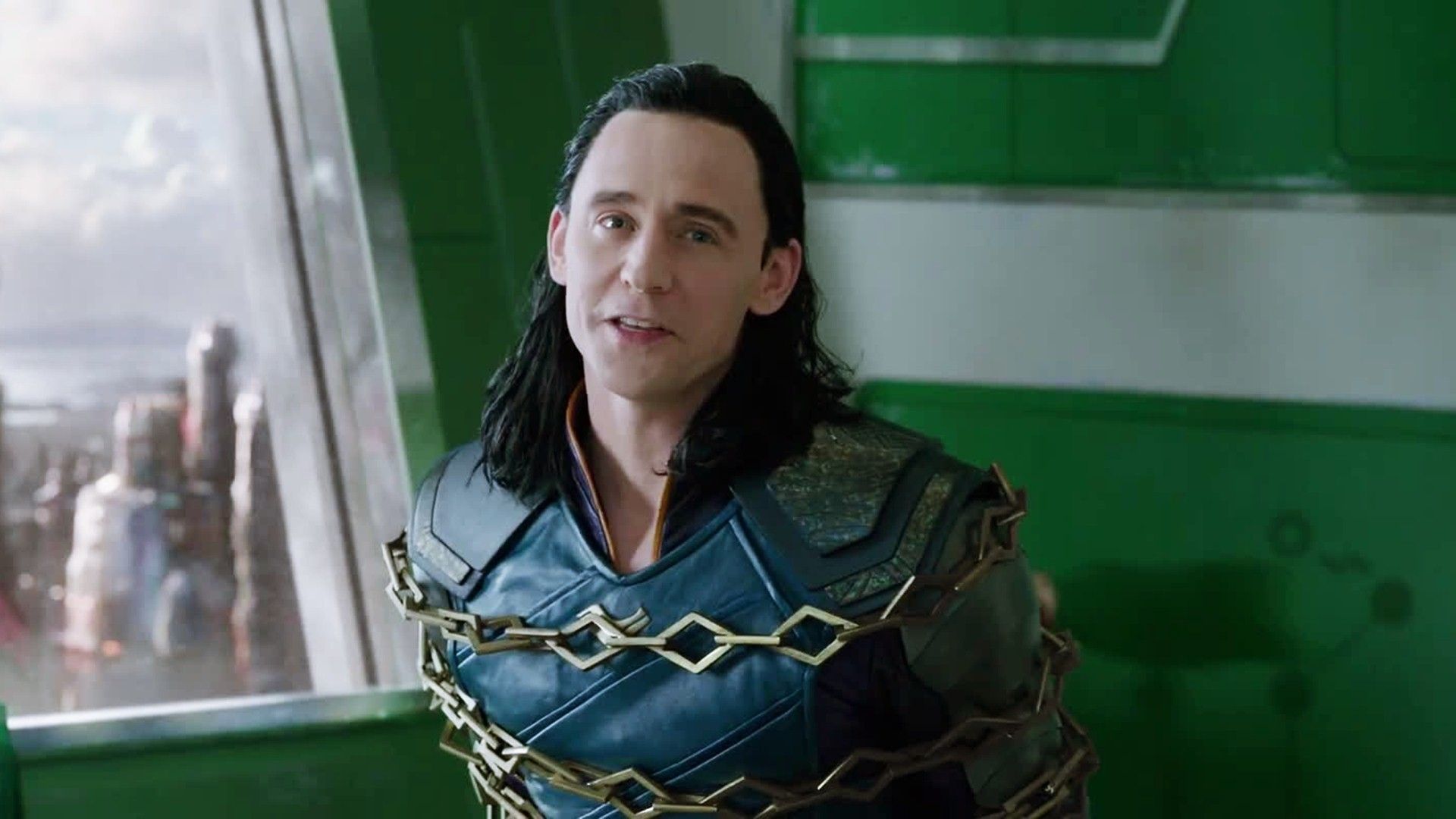 Tom Hiddleston Loki Thor Ragnarok Background Wallpaper Hiddleston Loki Wallpaper & Background Download