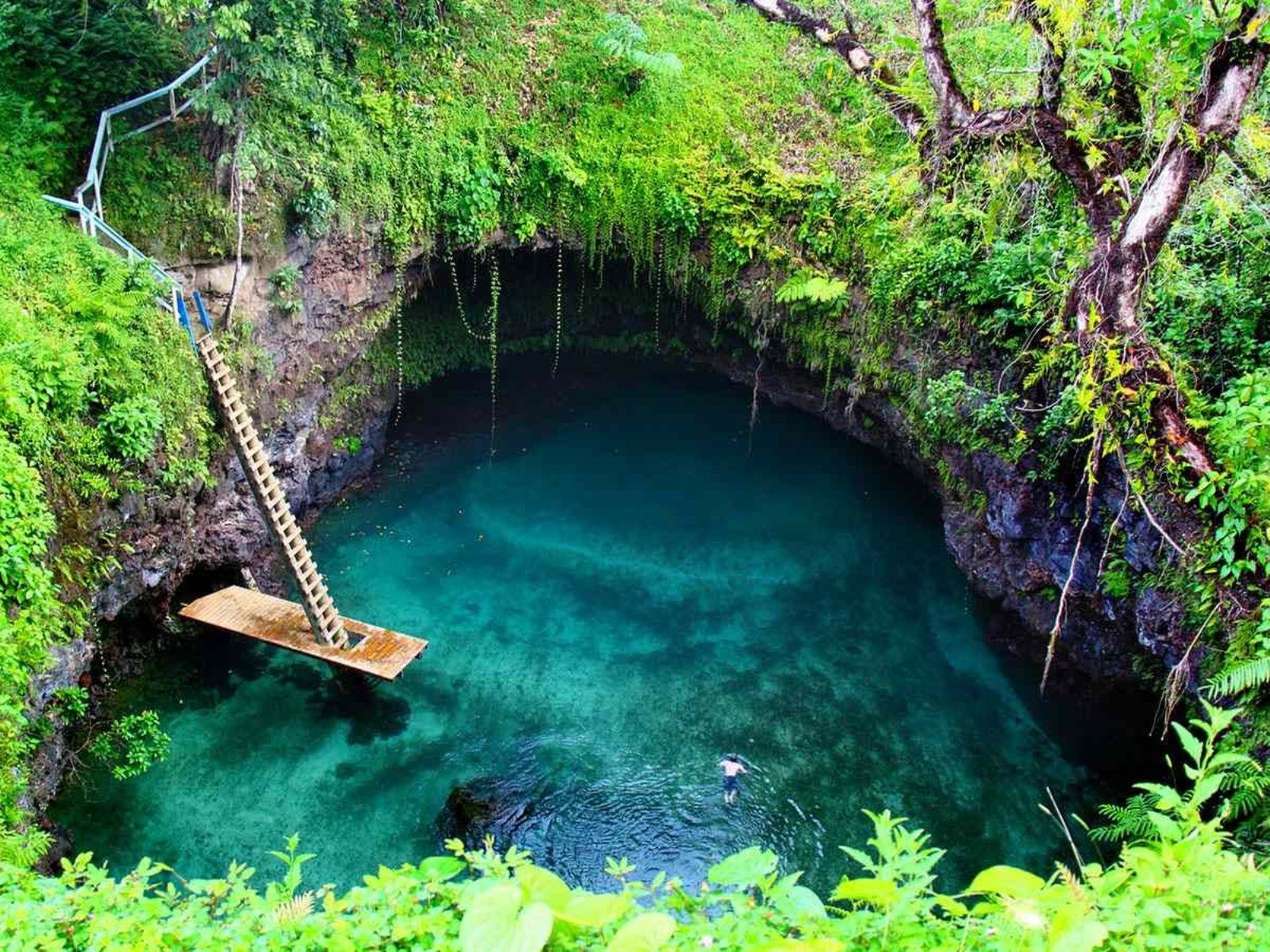 To Sua Ocean Trench in Samoa [1600x1200]