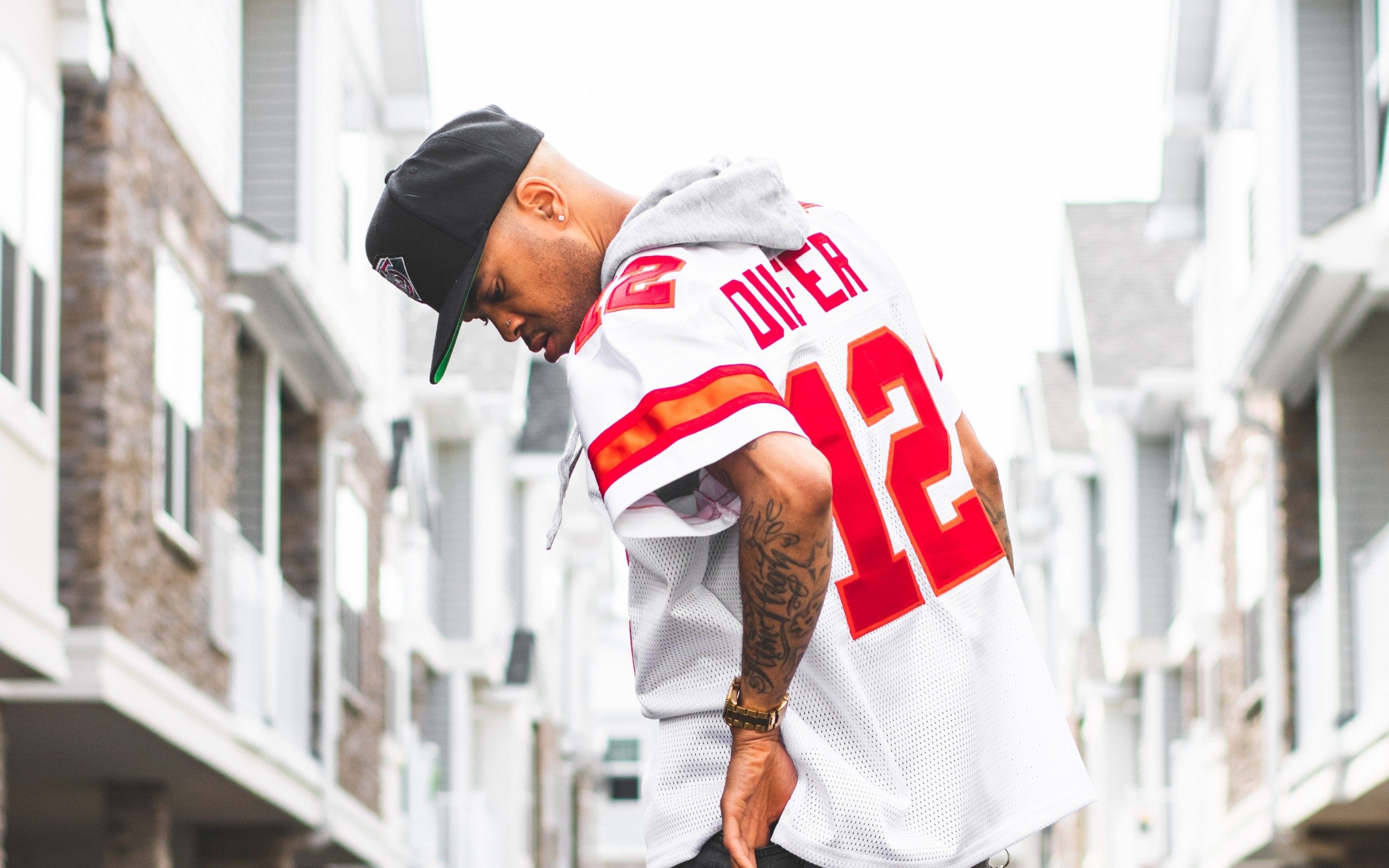 Download 2880x1800 Cap, Man, Model, Back View, Street Style Wallpaper for MacBook Pro 15 inch