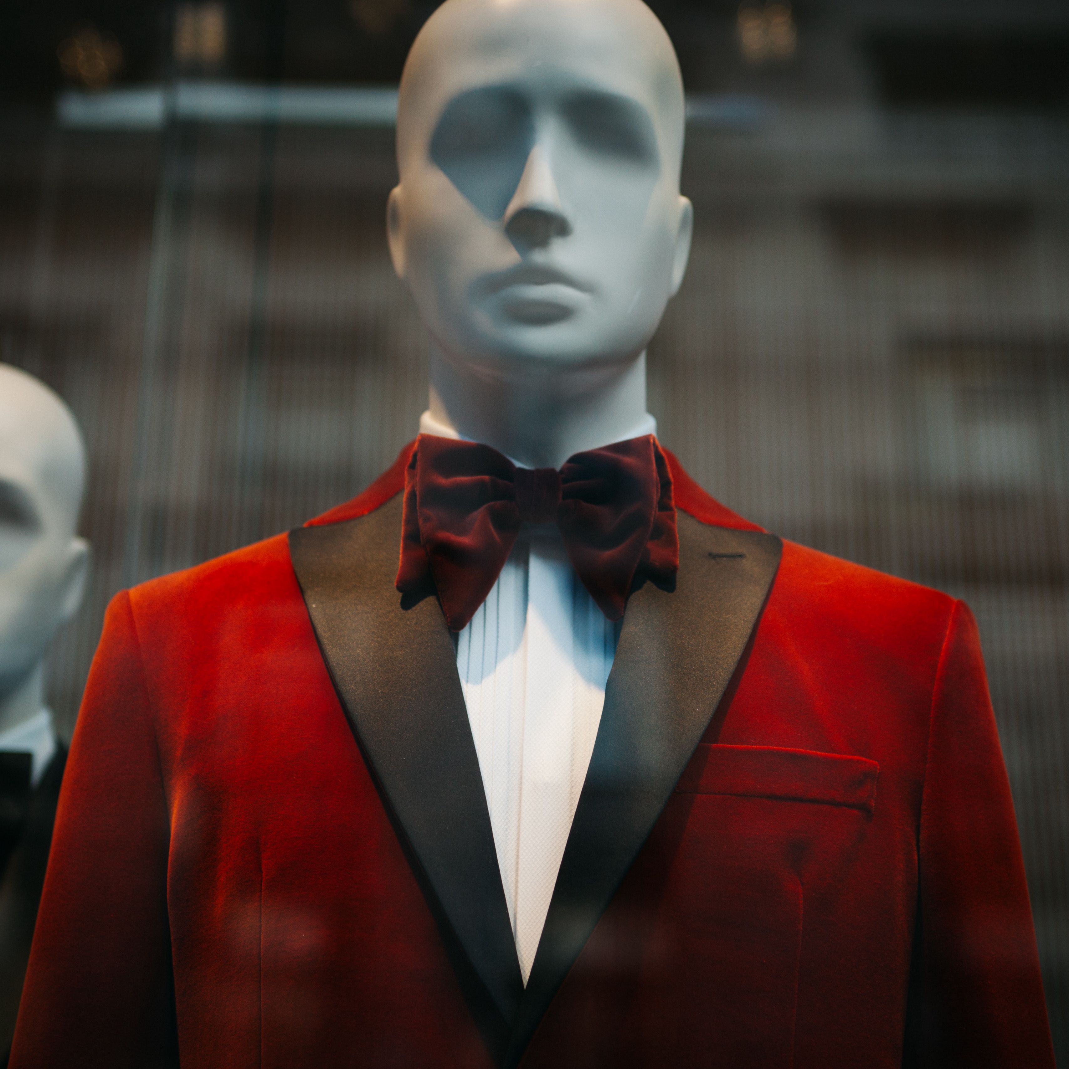 Download wallpaper 3415x3415 mannequin, suit, men, fashion, style, tie, jacket ipad pro 12.9 retina for parallax HD background