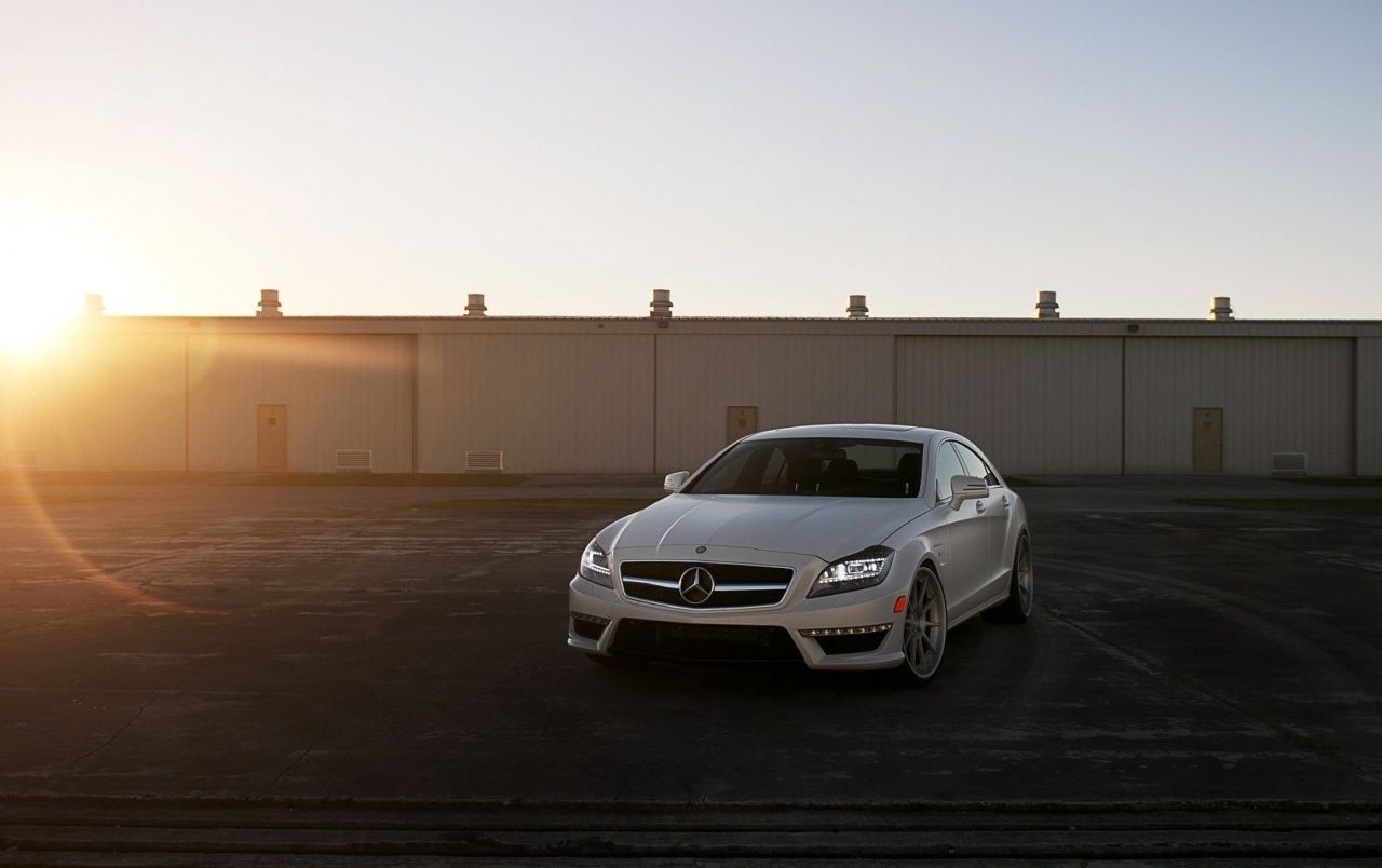 White Mercedes Benz CLS63 AMG Class ADV 1 wallpaper. White Mercedes Benz CLS63 AMG Class ADV 1