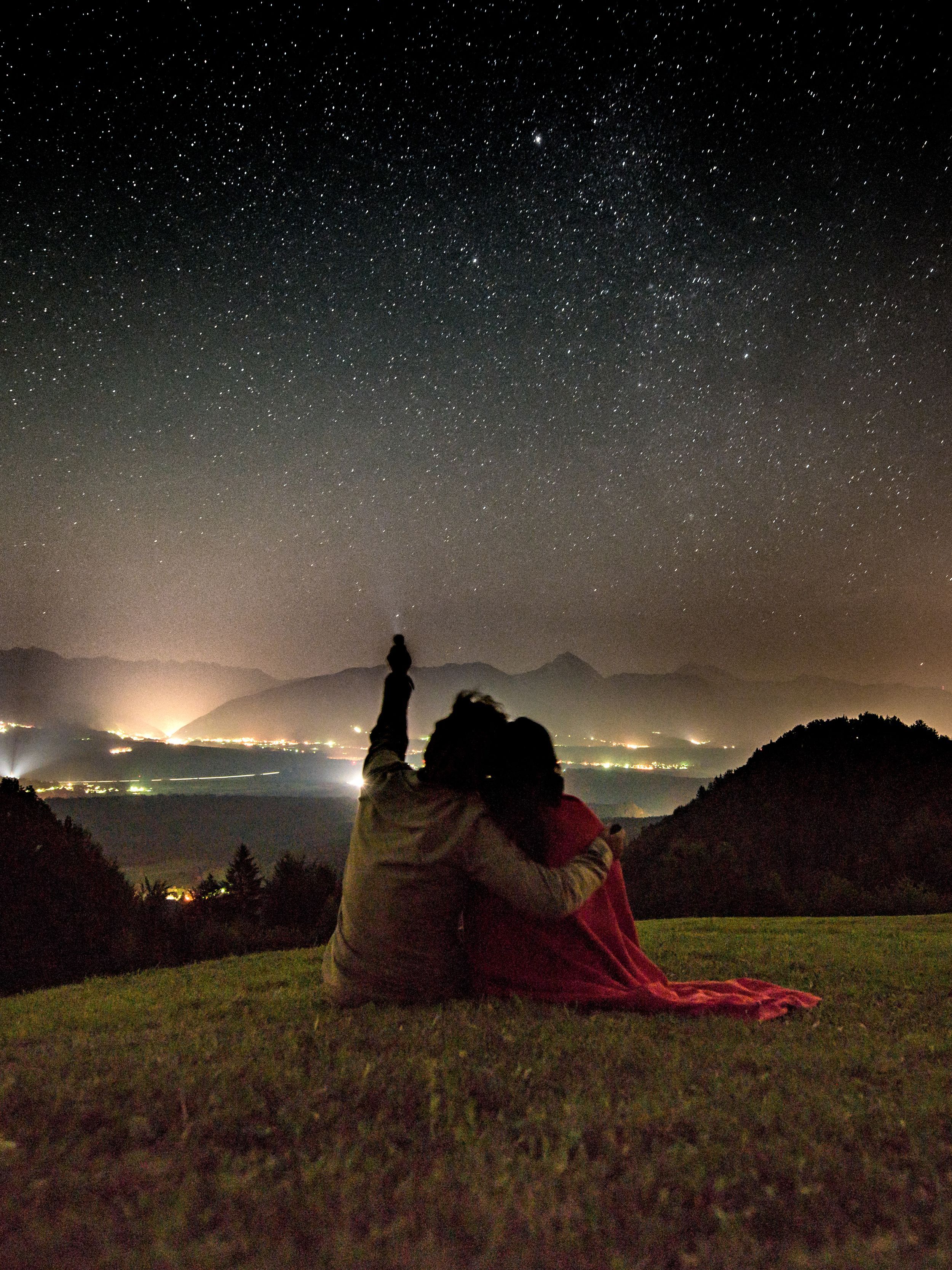 Non Cliché Second Date Ideas That Are Better Than Dinner And A Movie. Cute Date Ideas, Dream Dates, Stargazing