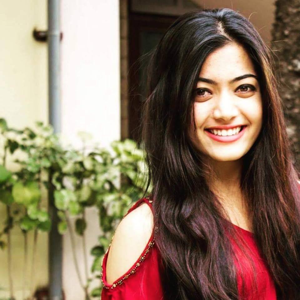 Rashmika Cute Wallpapers - Wallpaper Cave