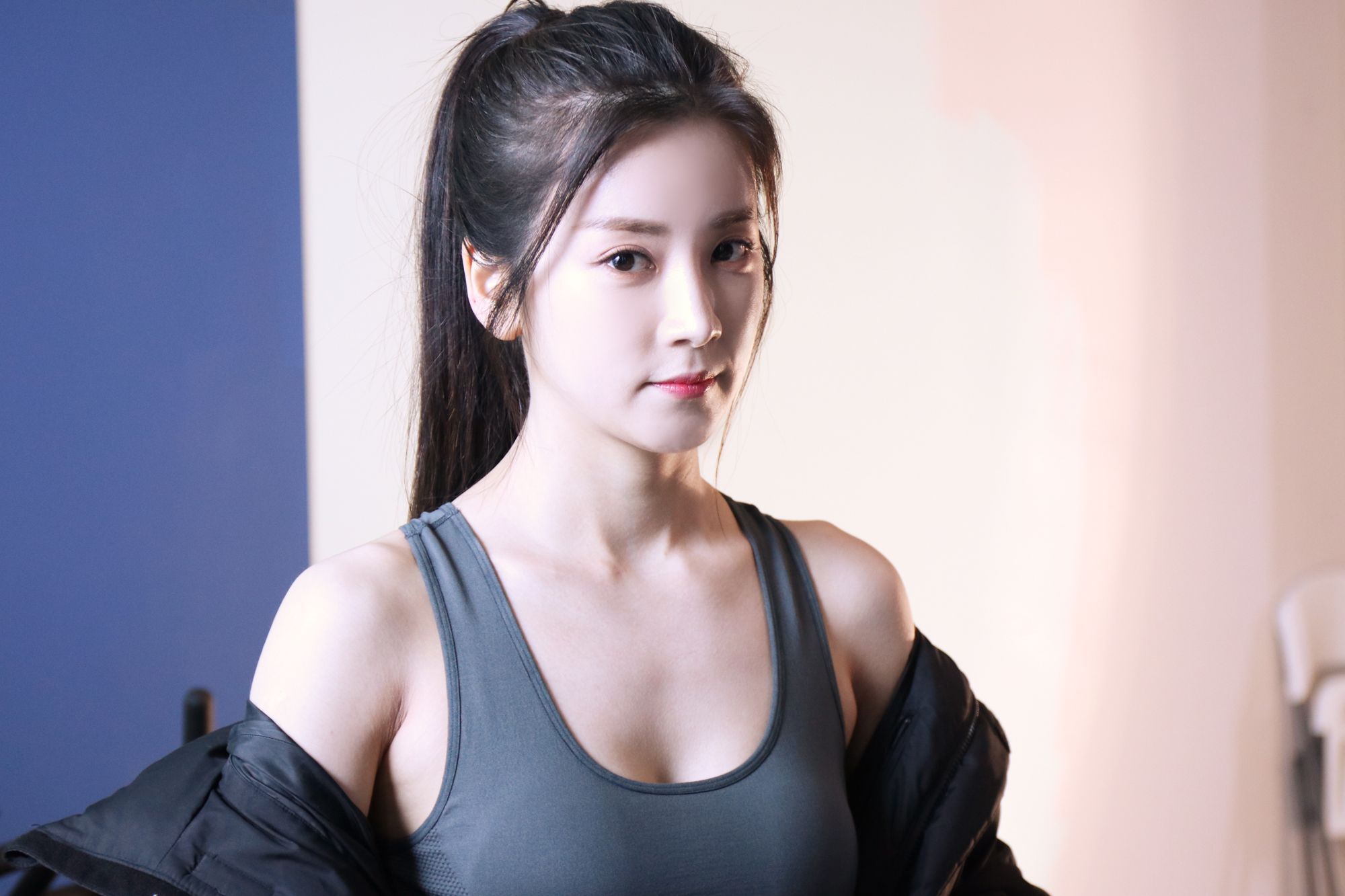 Behind the scenes with Bomi and Chorong for Rebody