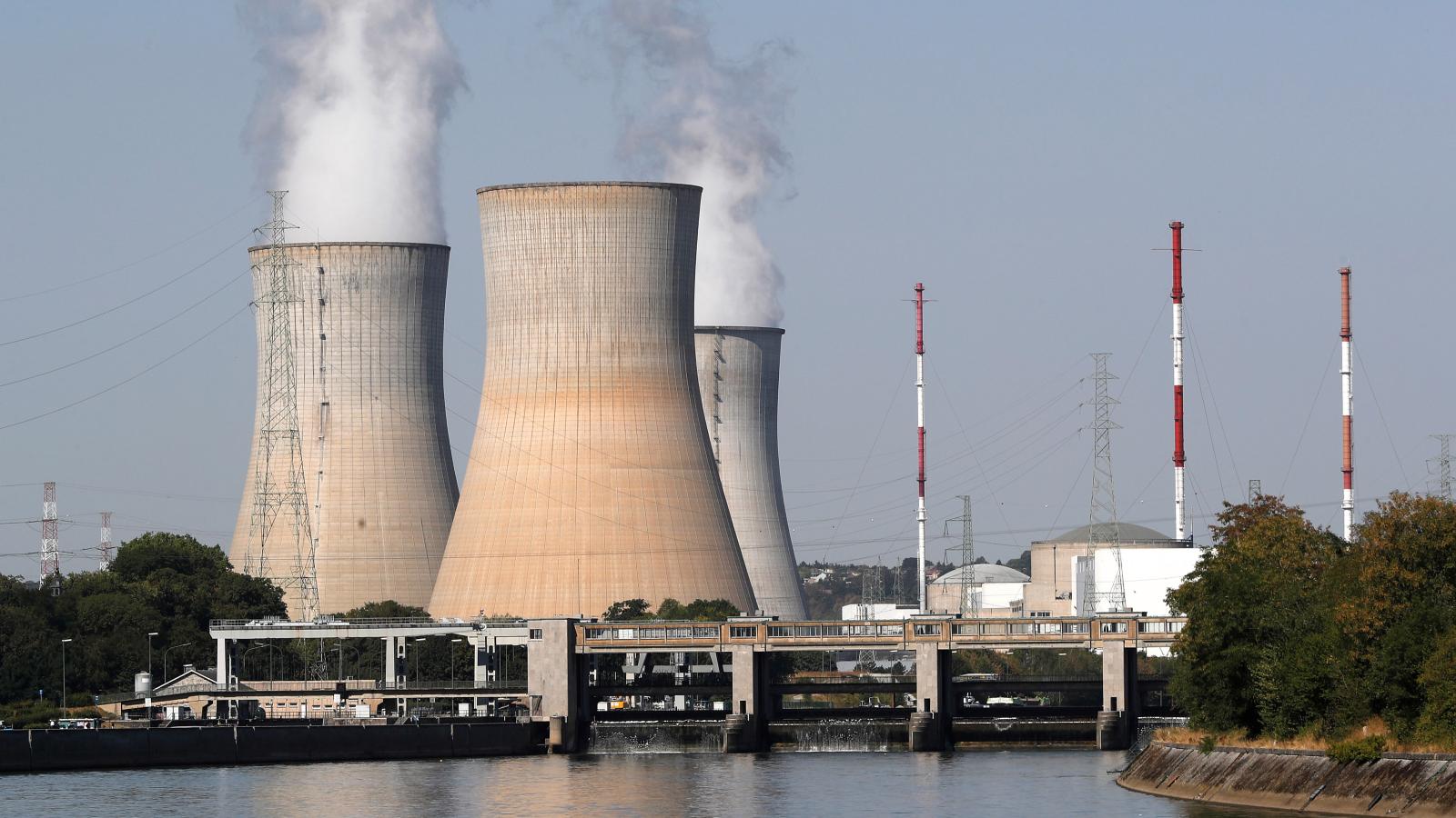 The hidden water footprint of fossil fuel and nuclear power plants