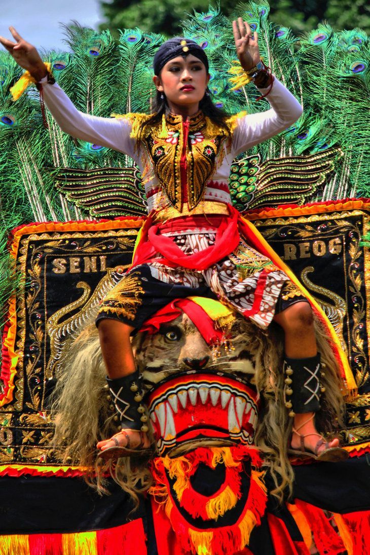 menari diatas reog. World cultures, Culture, Indonesia