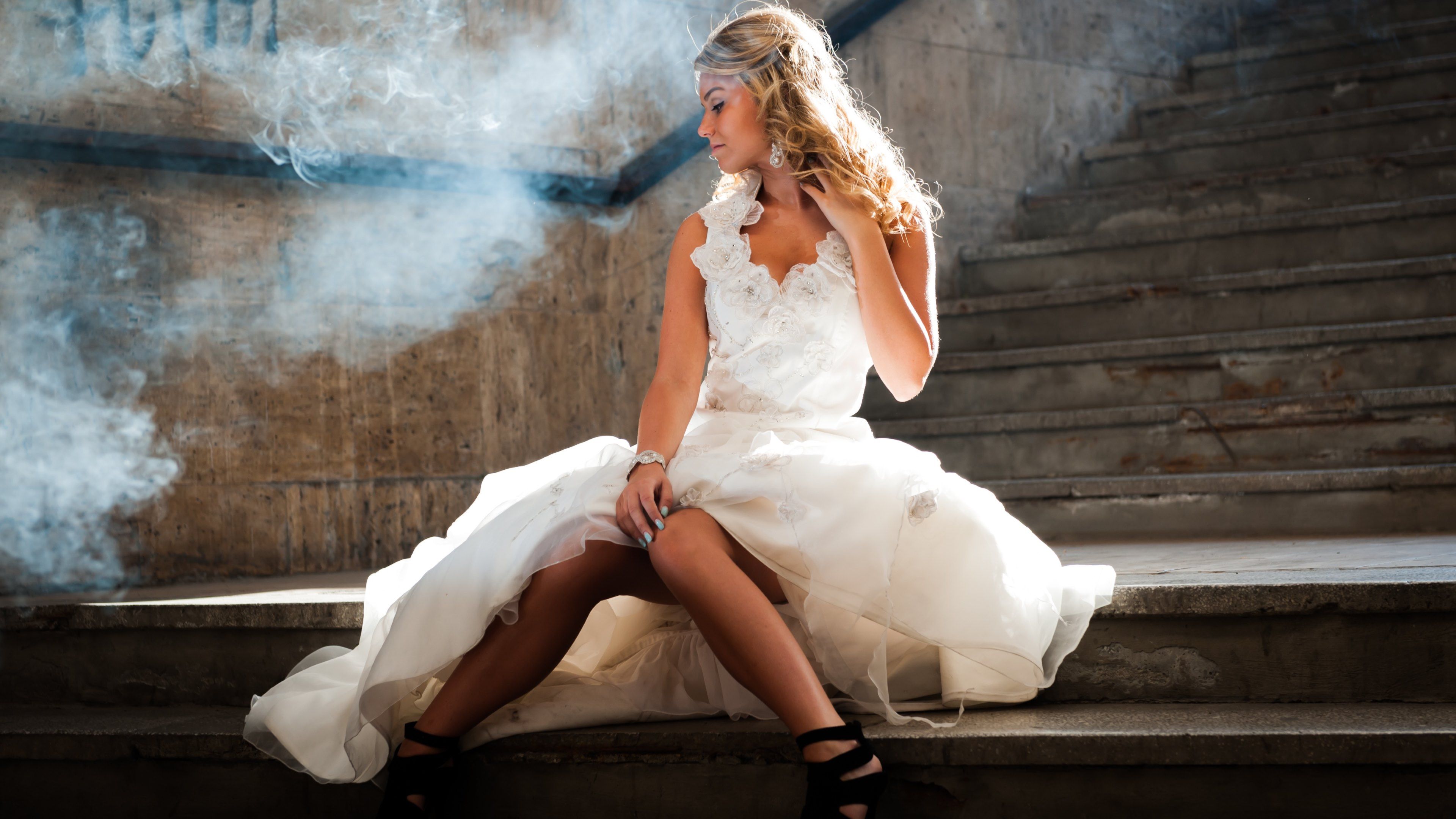 Dress Fashion Model Mood Style Woman Wallpaper:3840x2160