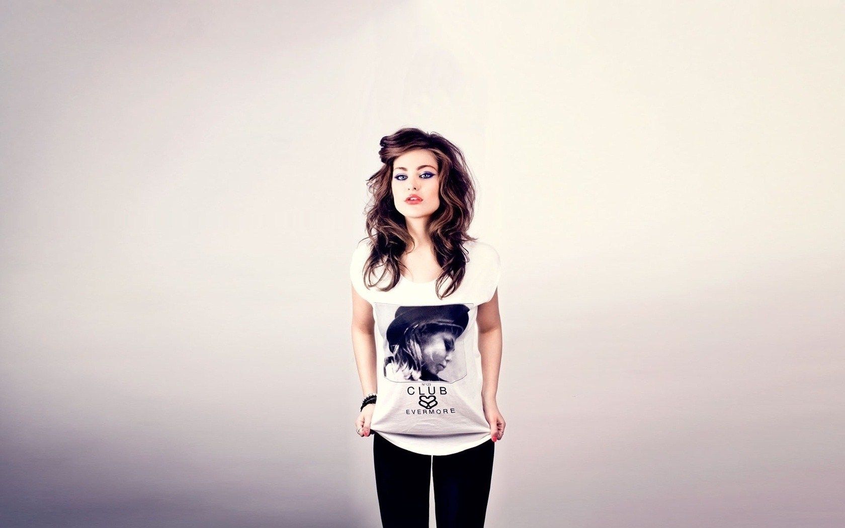 Lovely Fashion Model Girl Shirt wallpaperx1050