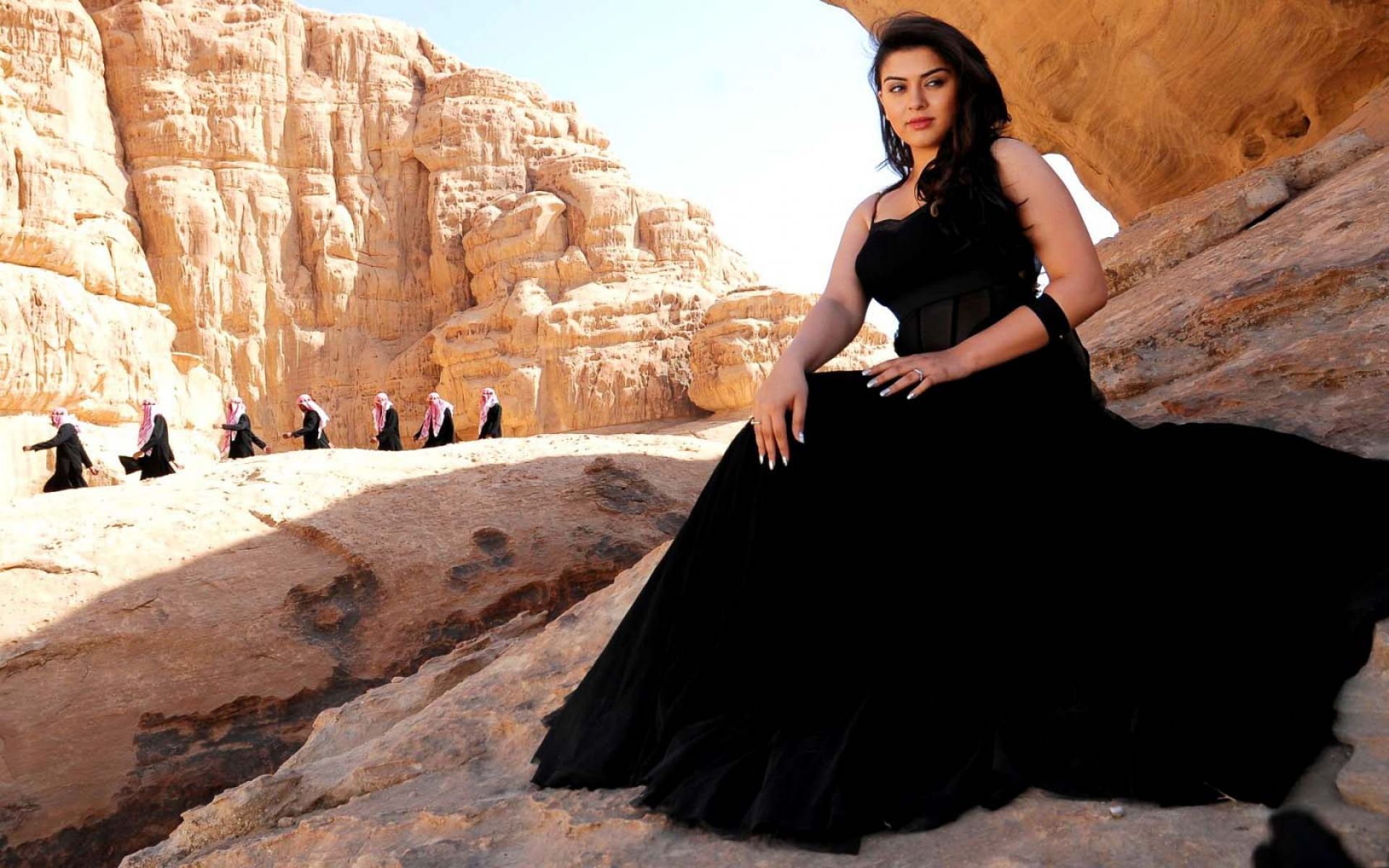 Amazing Hot Hansika Motwani In Black Wallpaper Kal Oru Kannadi Azhage Azhage