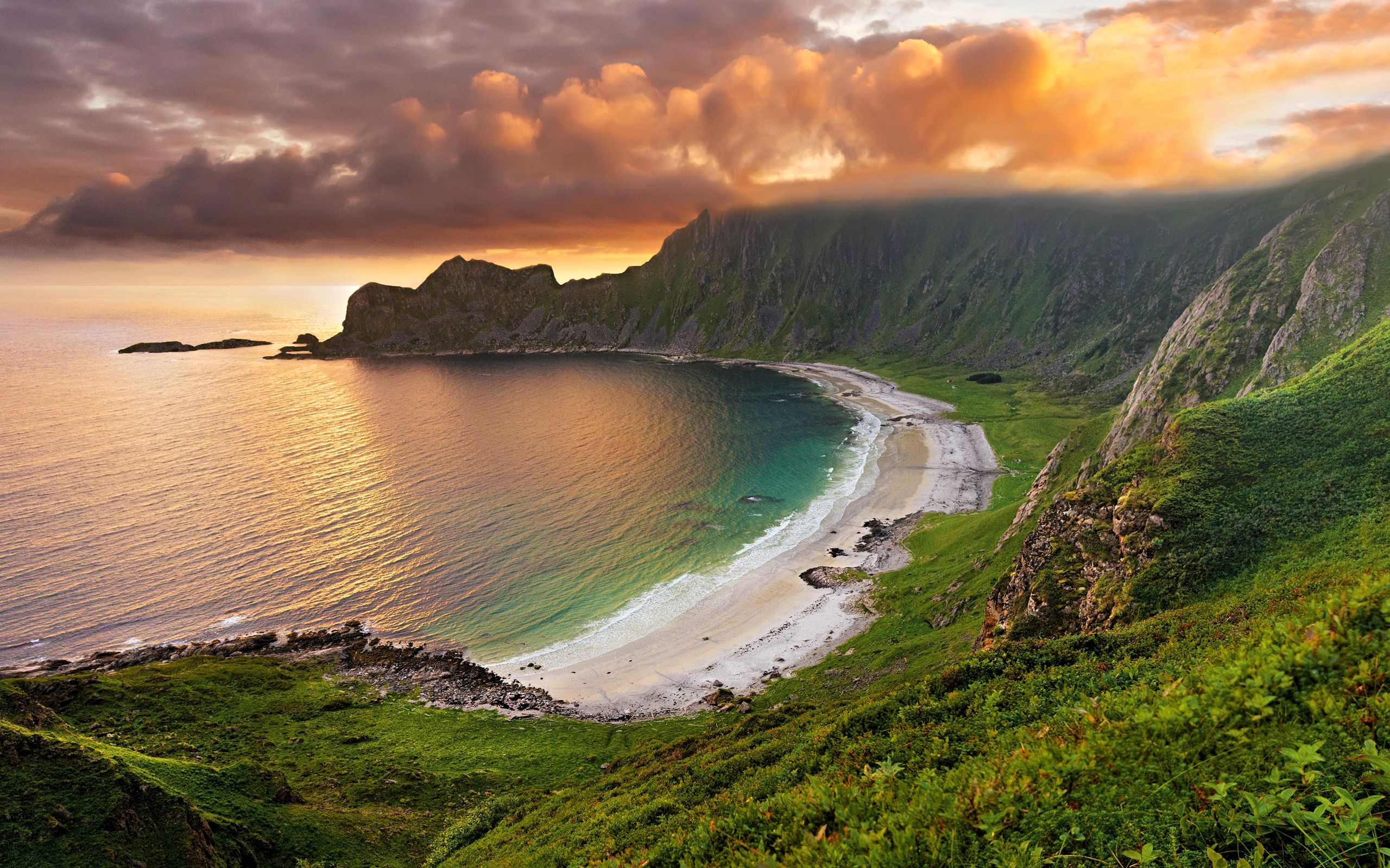 Here's that 12 MacBook Wallpaper- can someone with skill upscale it to 2560x1600+? Forums