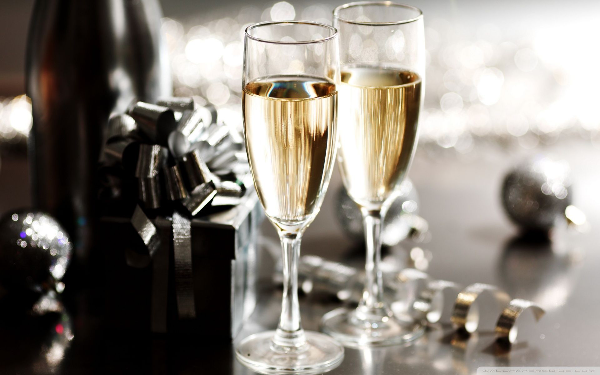 New Year's Eve Champagne Ultra HD Desktop Background Wallpaper for: Tablet
