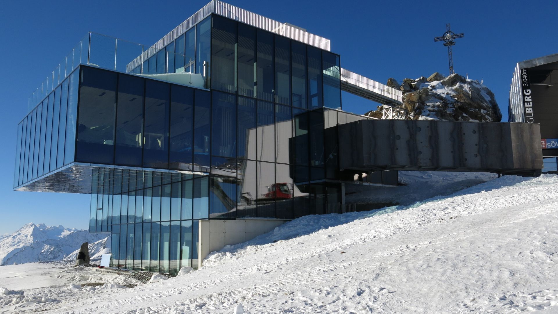 Glass house in the ski resort of Solden, Austria Desktop wallpaper 1920x1080