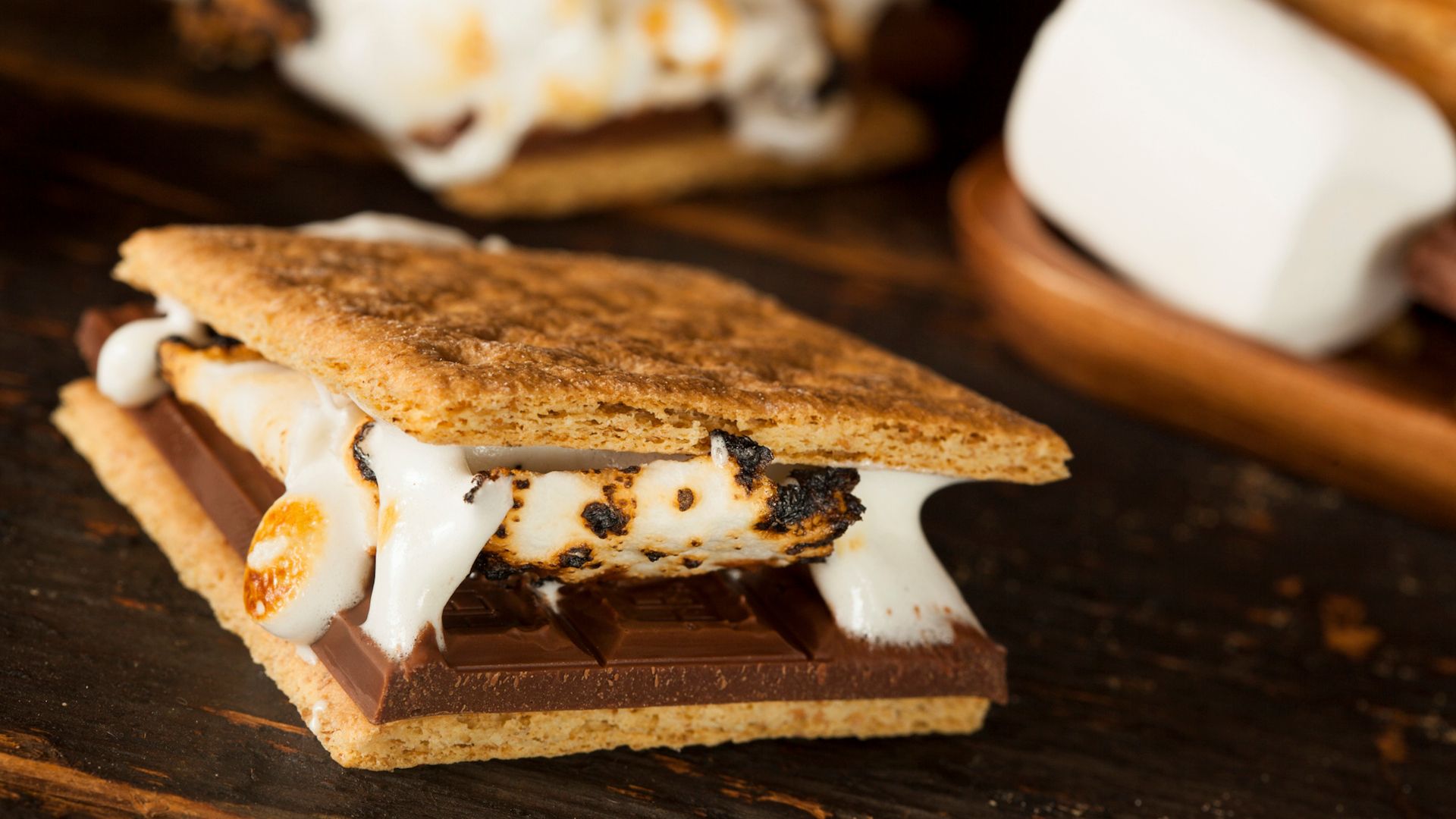 9 Essential tips for making the best s'mores ever - SheKnows 