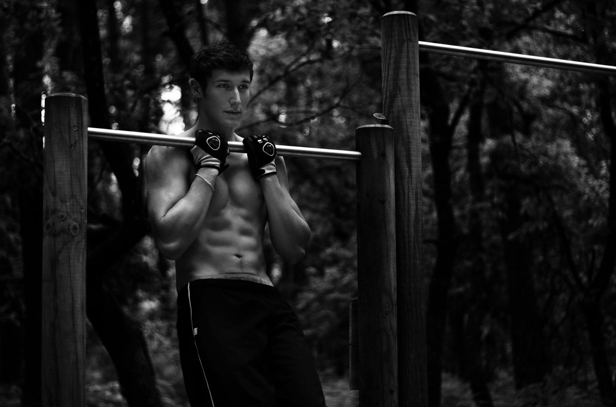 Monochrome Guys Men Working Out Muscles Wallpaper:2048x1353