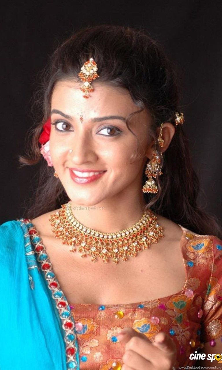 South Actress Hot Wallpaper Image Photo Navel Pics In Saree. Desktop Background