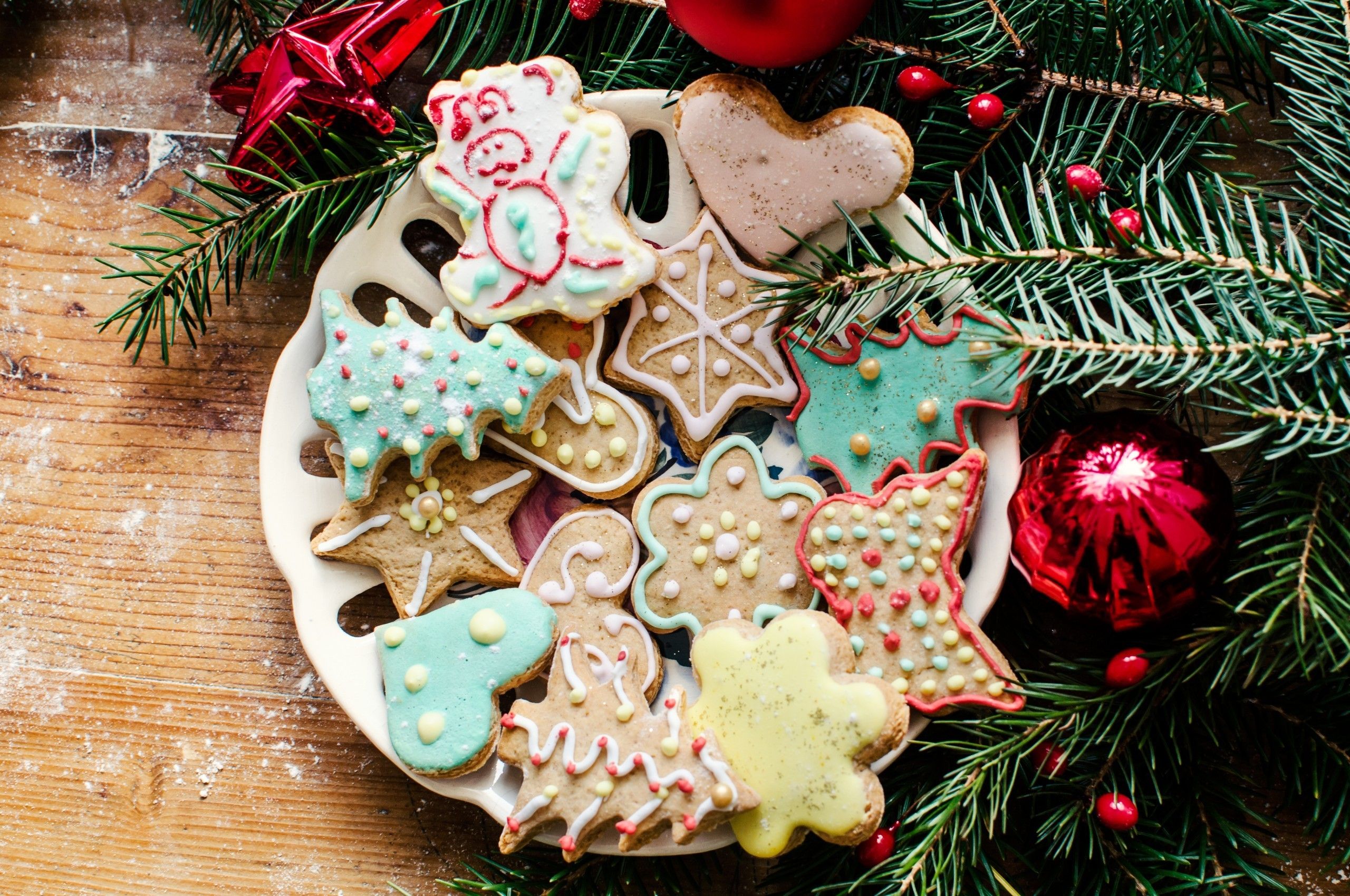 Download 2560x1700 Christmas Cookies, Tree, Sugar Powder, Dessert Wallpapers for Chromebook Pixel