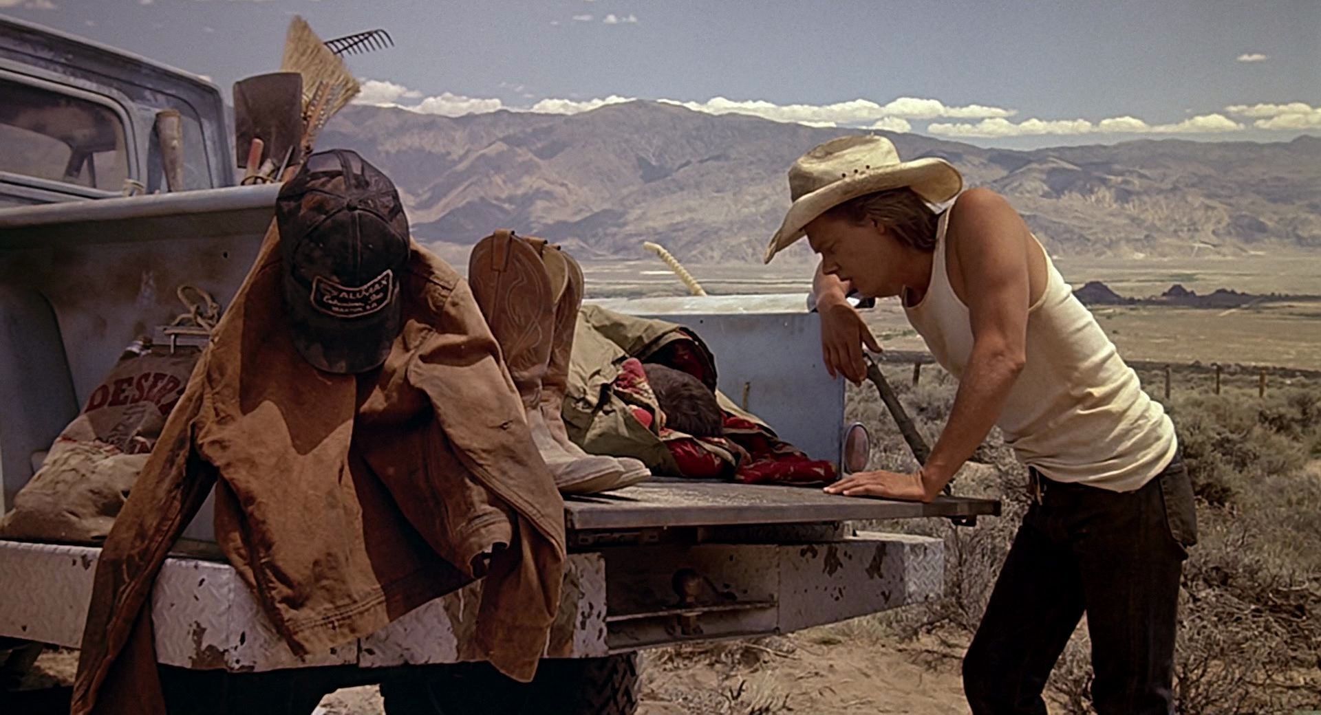 tremors picture. Fanarts / Wallpaper Tremors. Tremor, Retro film, Favorite movies