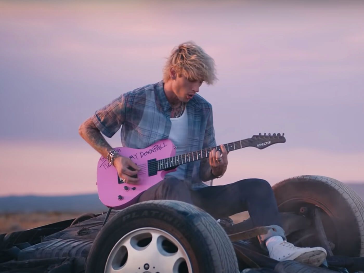 Machine Gun Kelly, blackbear drop “My Ex's Best Friend” MV