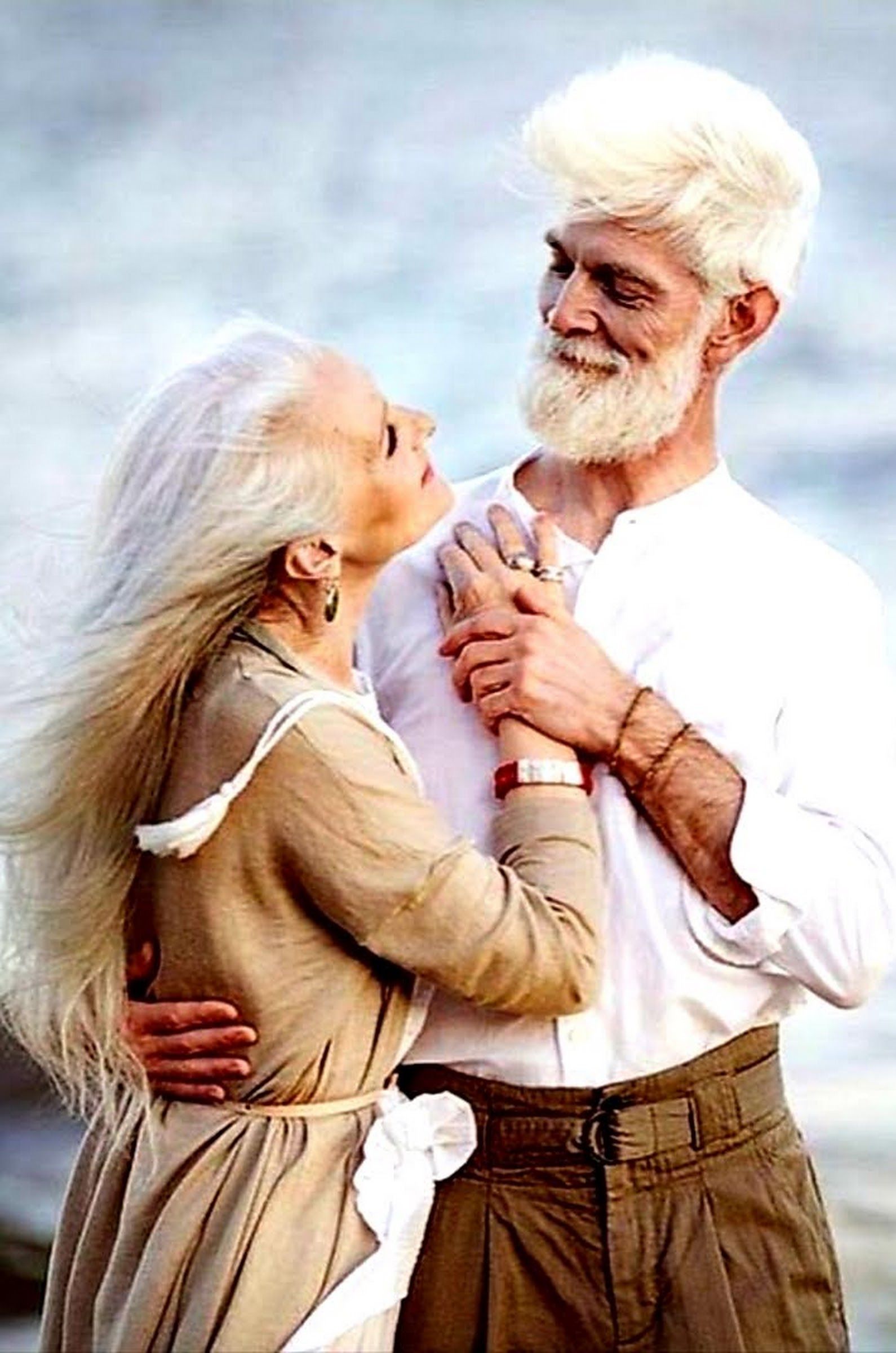 Immagini Dipinti Humor Aforismi Wallpaper Preghiere. Old Couple Photography, Old Couple In Love, Love Couple Photo