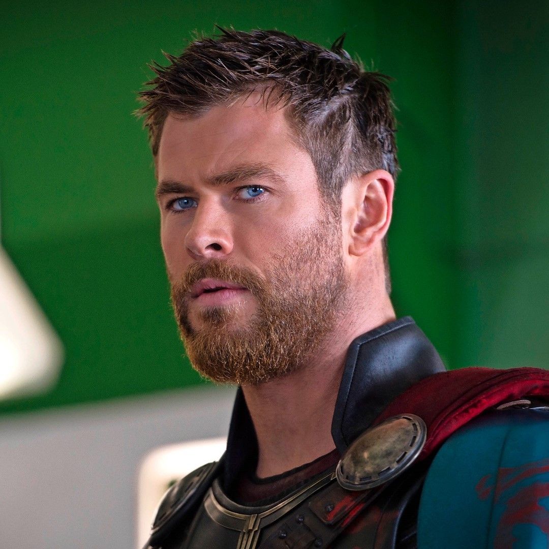 A famous movie Thor, having come out recently, Thor Ragnarok, demonstrates extreme changes in Chris. Chris hemsworth beard, Chris hemsworth hair, Chris hemsworth
