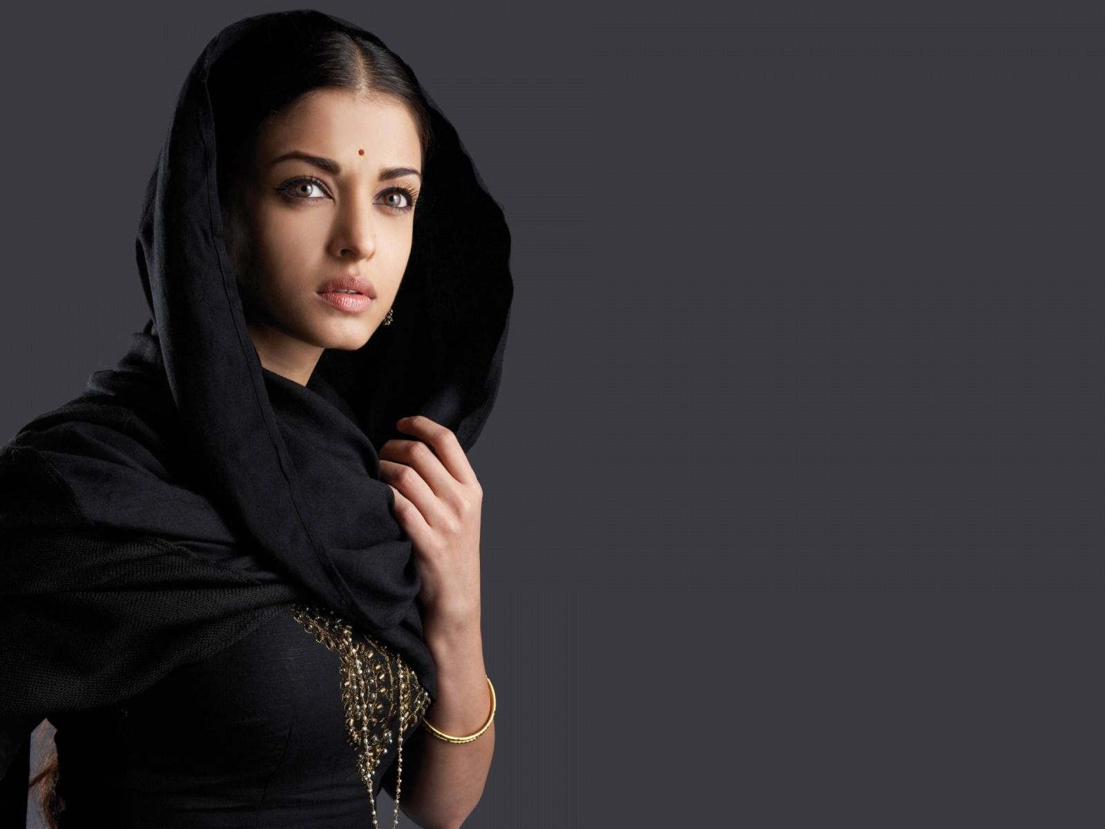 Aishwarya Rai Face of an Angel Wallpaper Aishwarya Rai Female celebrities Wallpaper in jpg format for free download