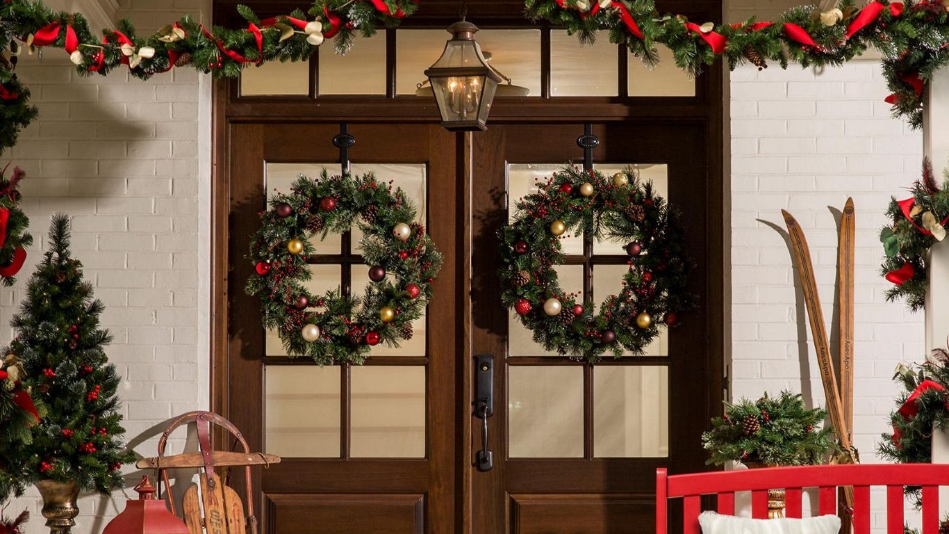 Ways to Decorate Your Front Porch for Christmas This Year