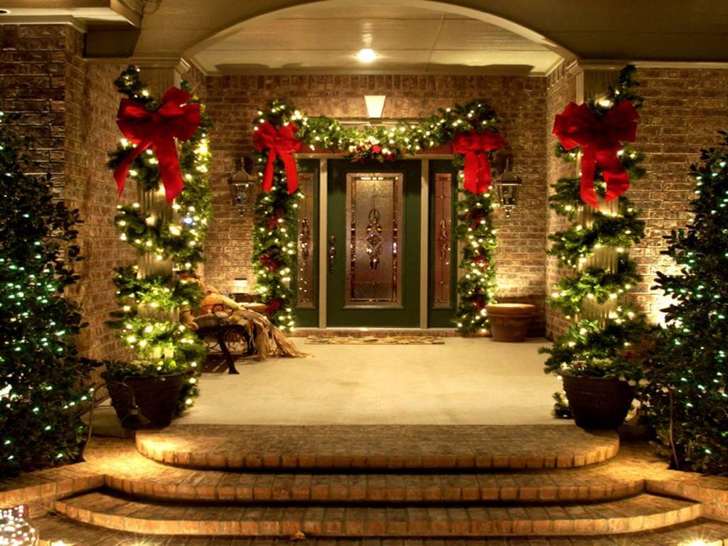 Stunning Christmas Porch Decoration Ideas You'll Adore