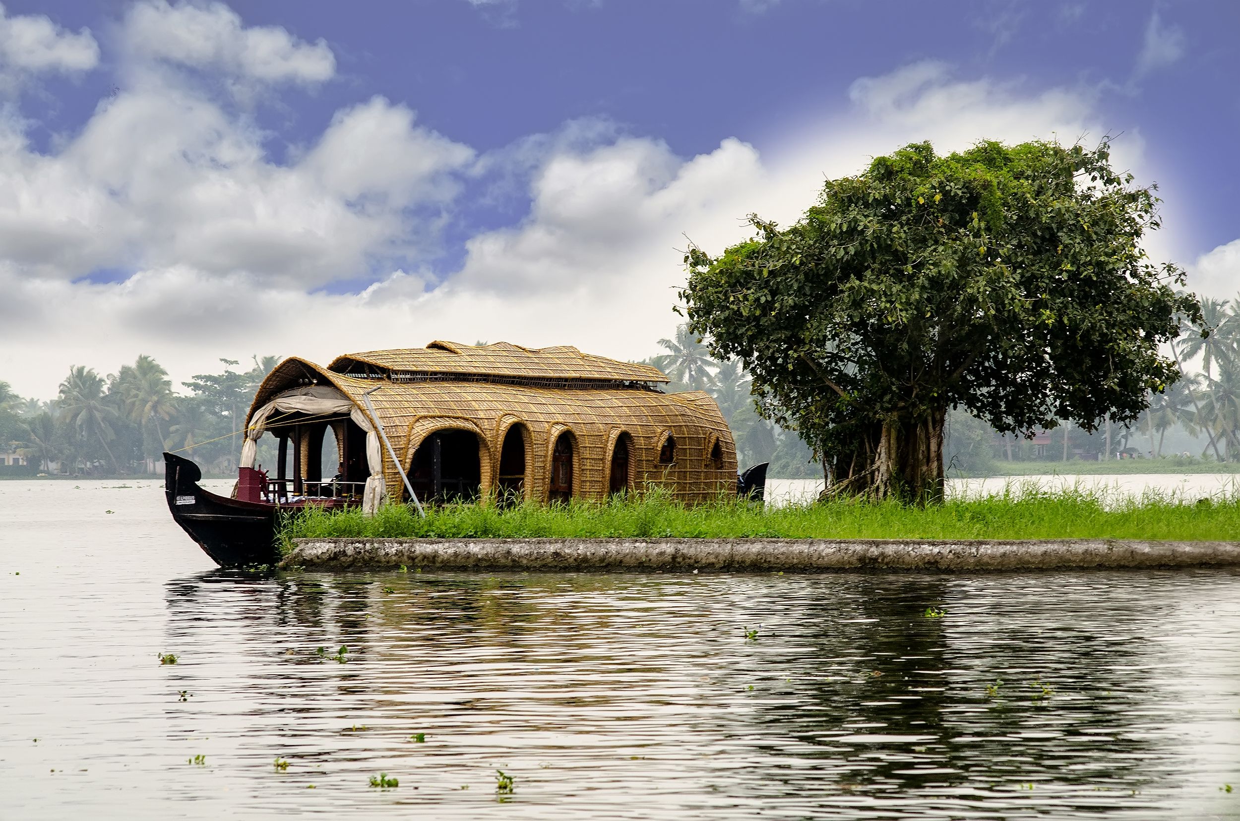 Here are 7 Reasons Why Holidaying on a Houseboat is the Best Idea!