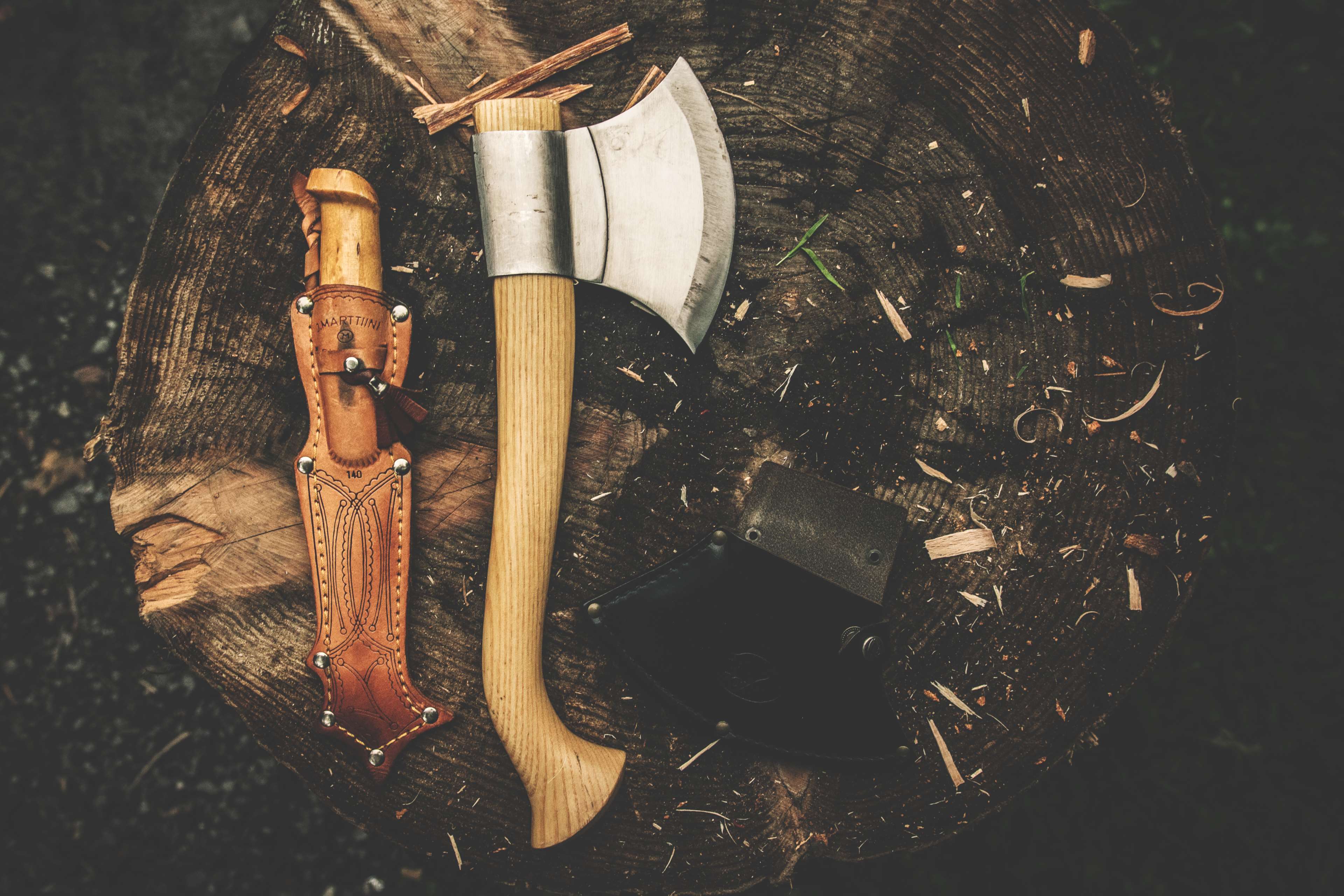 axe, bushcraft, camping knife, knife, retro, tree trunk, weapons 4k wallpaper. Mocah.org HD Desktop Wallpaper