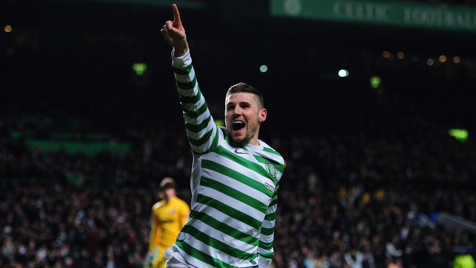 Norwich agree fee with Celtic for Hooper
