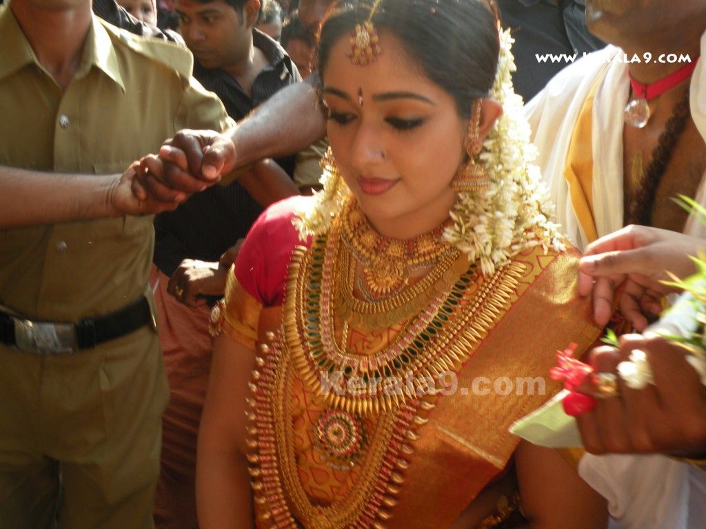 Kavya Madhavan Wedding Photo Madhavan Marriage Picture- _4_