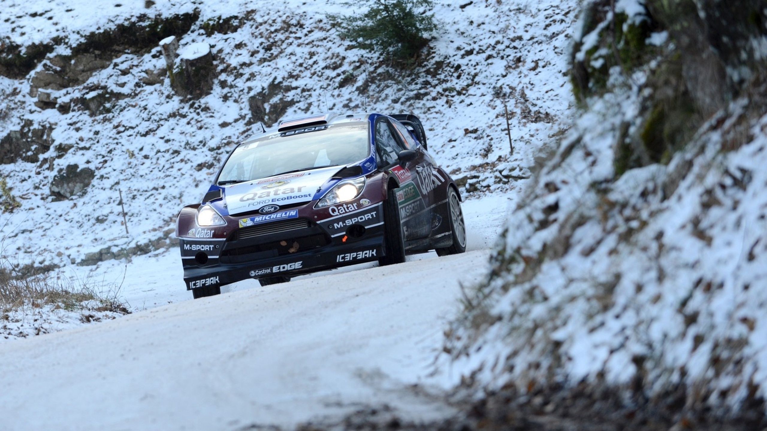 Download wallpaper 2560x1440 rally, car, wrc, ford fiesta widescreen 16:9 HD background