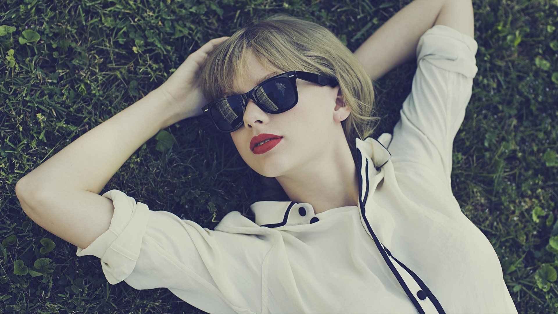 Taylor Swift HD Wallpaper / Desktop and Mobile Image & Photo