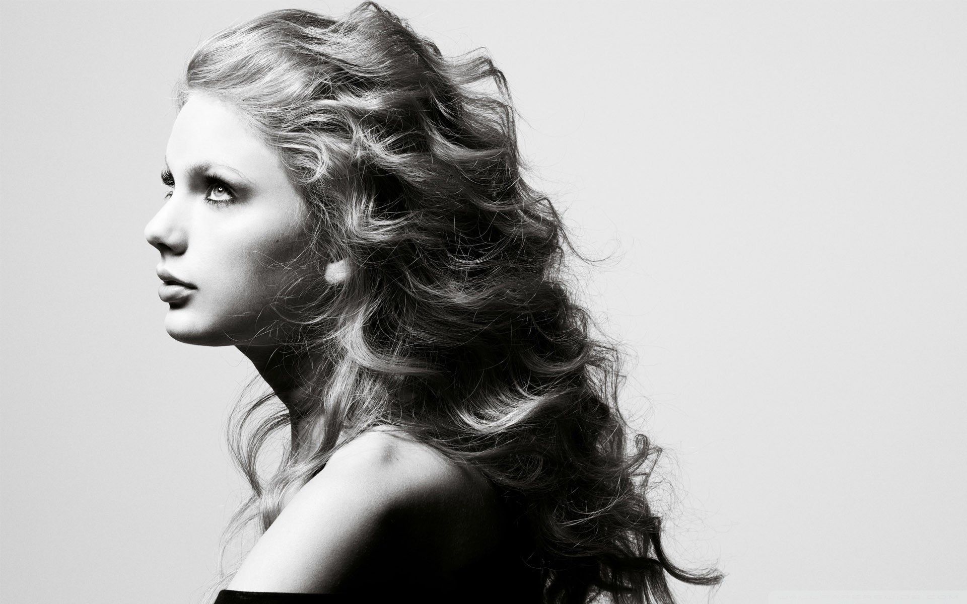 Taylor Swift In Black And White ❤ 4K HD Desktop Wallpaper for 4K. Side portrait, Beauty, Beauty videos